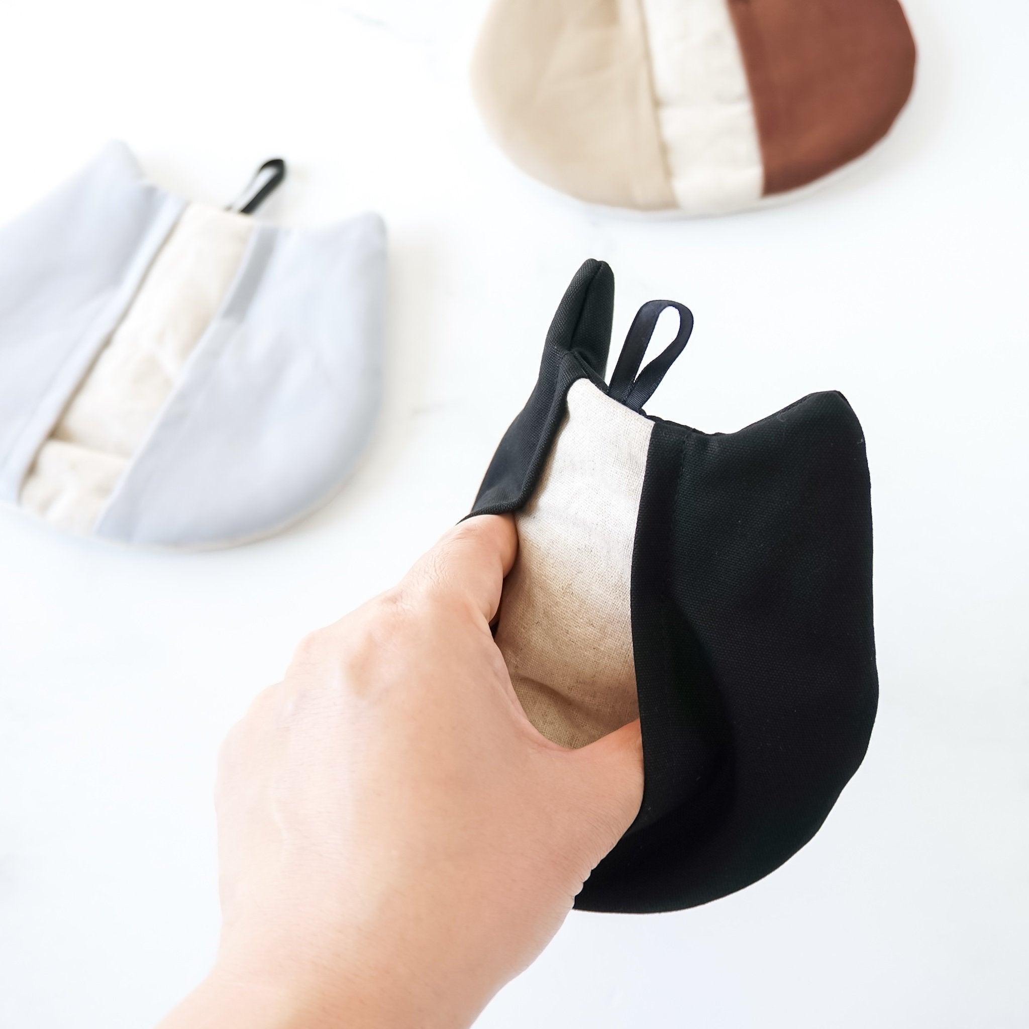 cat shaped oven mitt, linen potholder in black