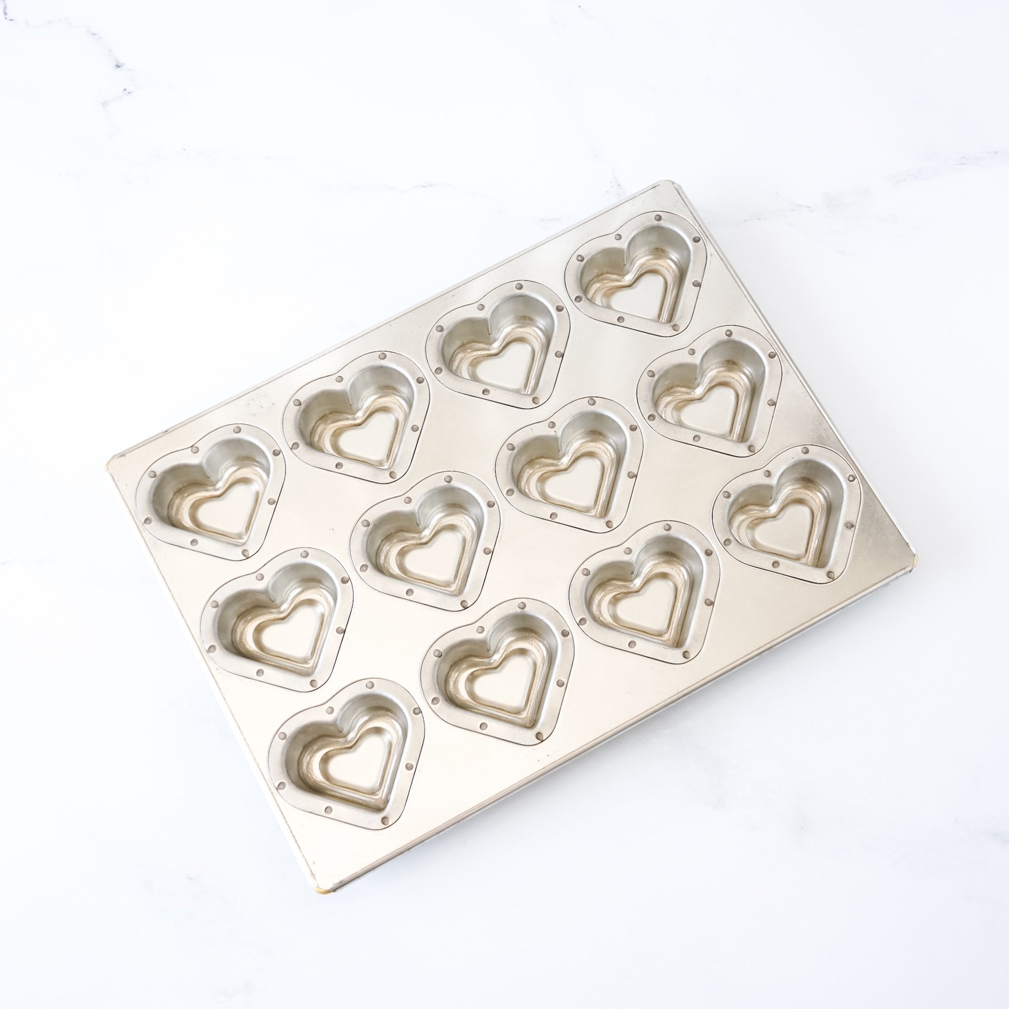 heart shaped silicone coated madeleine baking pan