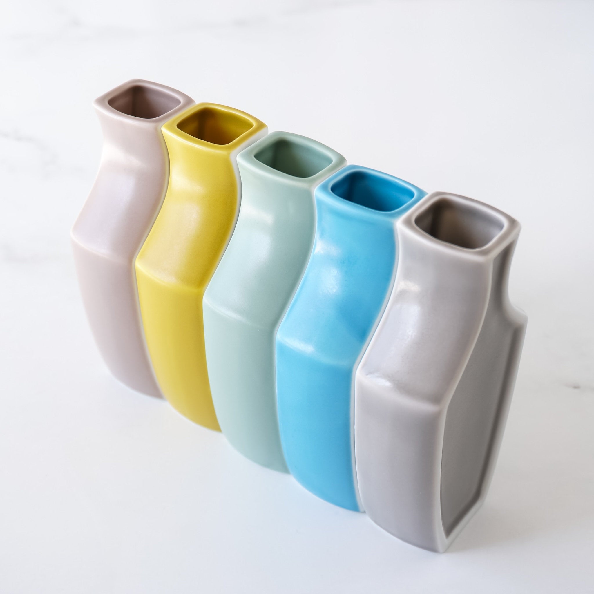 modern vases in 5 colors