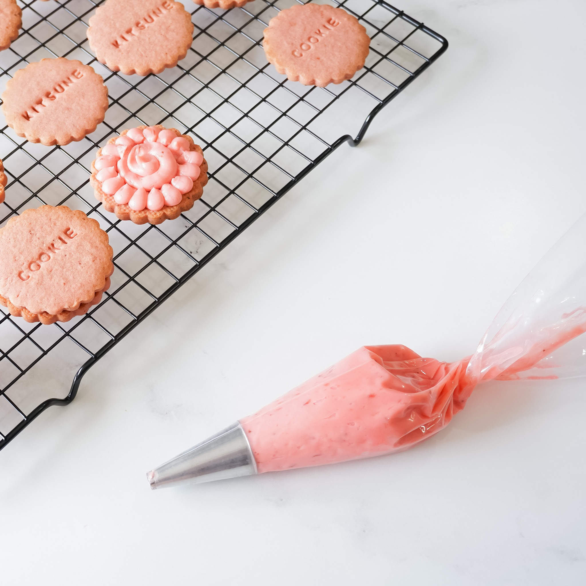 piping bag, piping tip, cookies