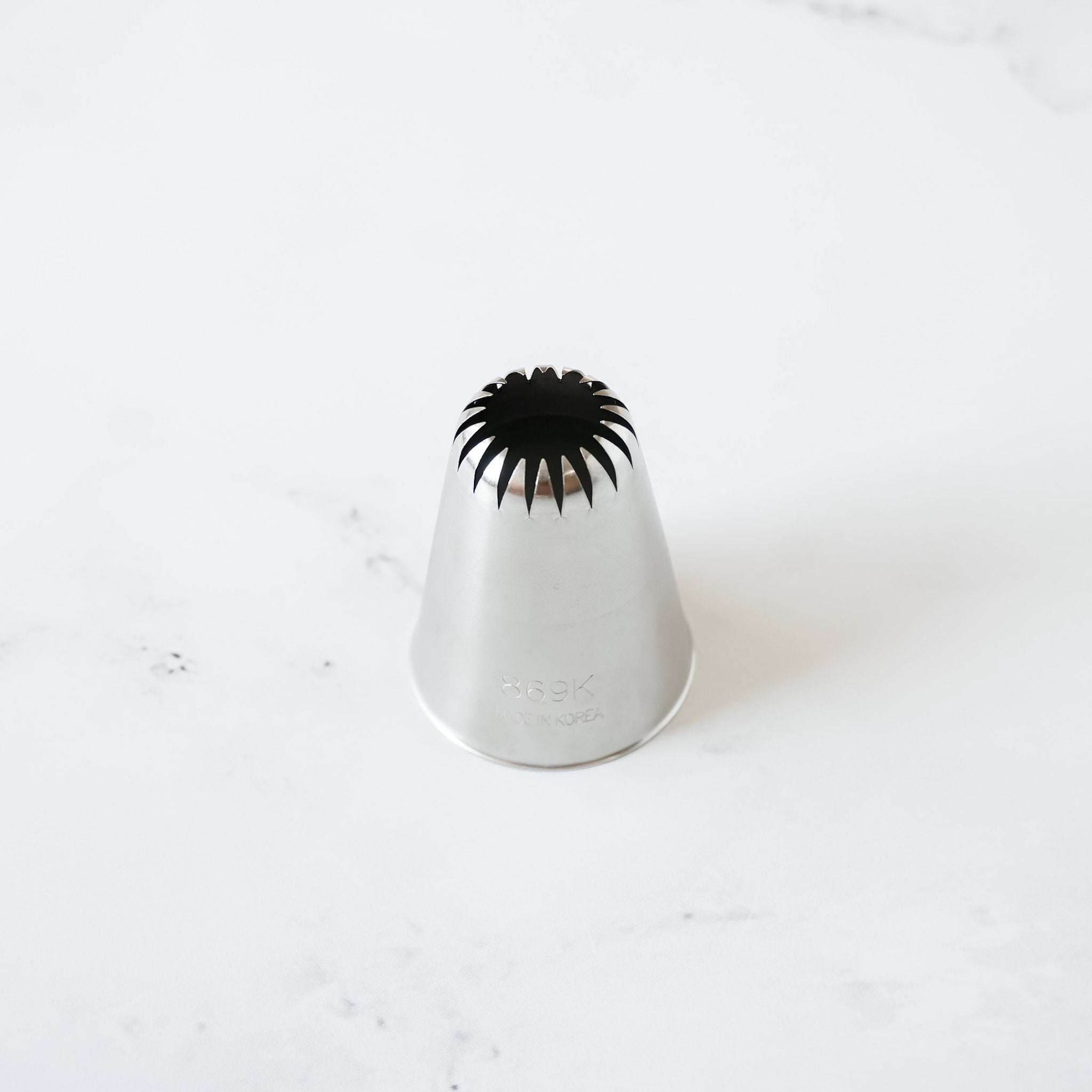 869K Closed Star Piping Tip – The Kitsune - Main Image