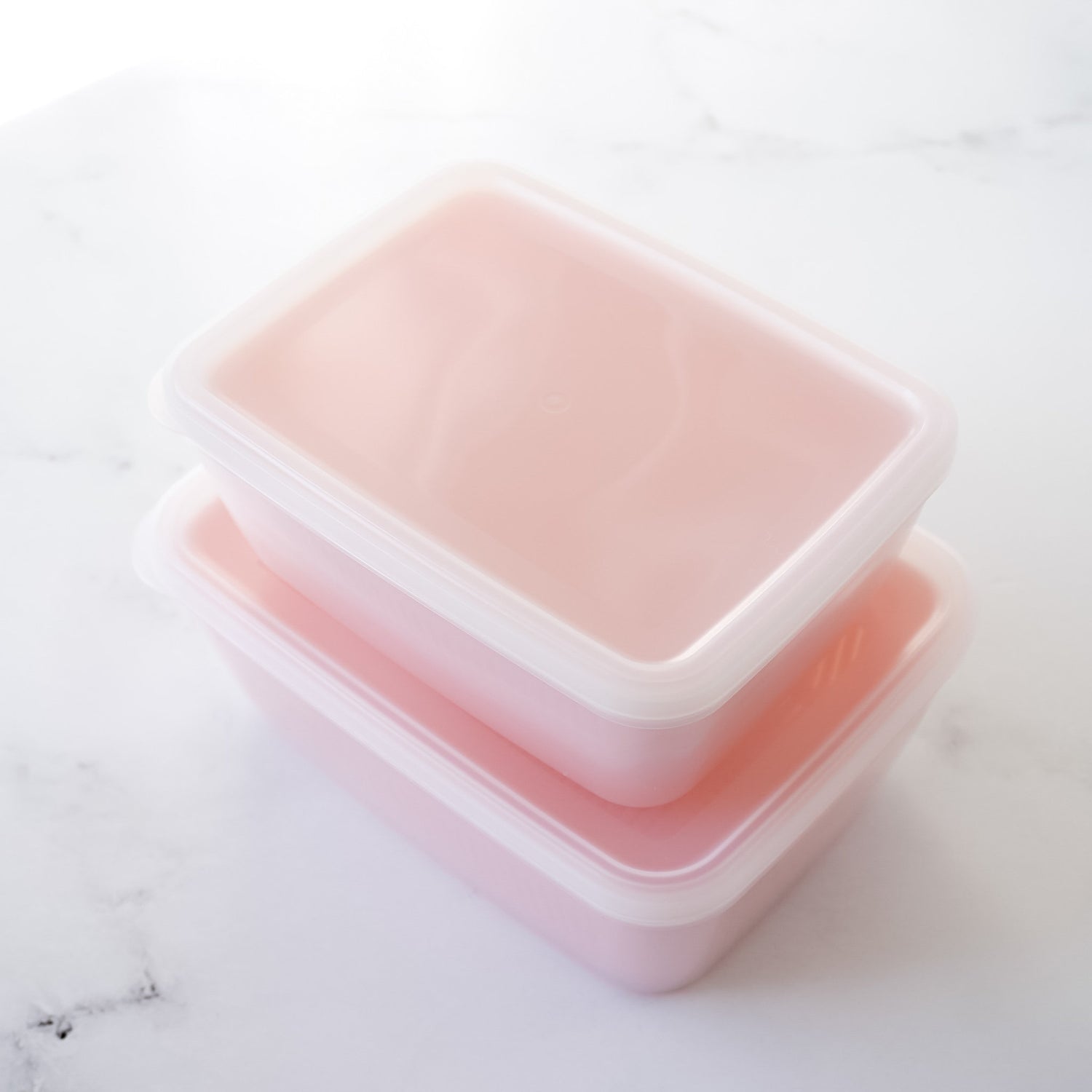 plastic fruit and vegetable container with strainer and lid in pink