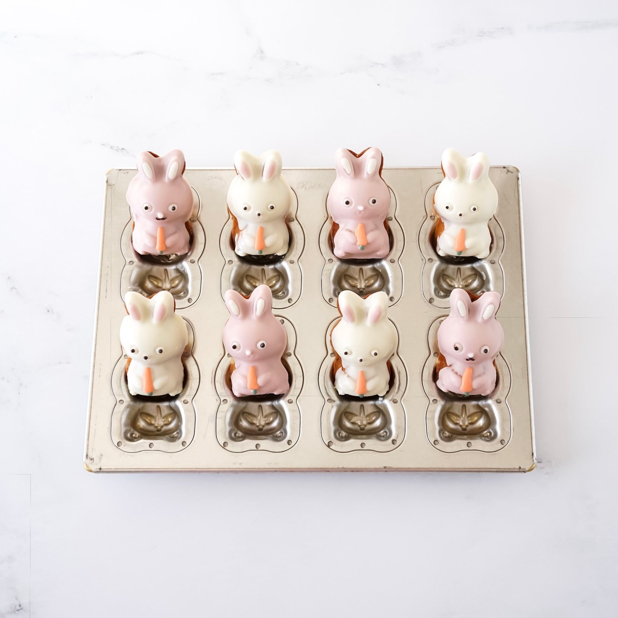 silicone coated nonstick madeleine pan, bunny