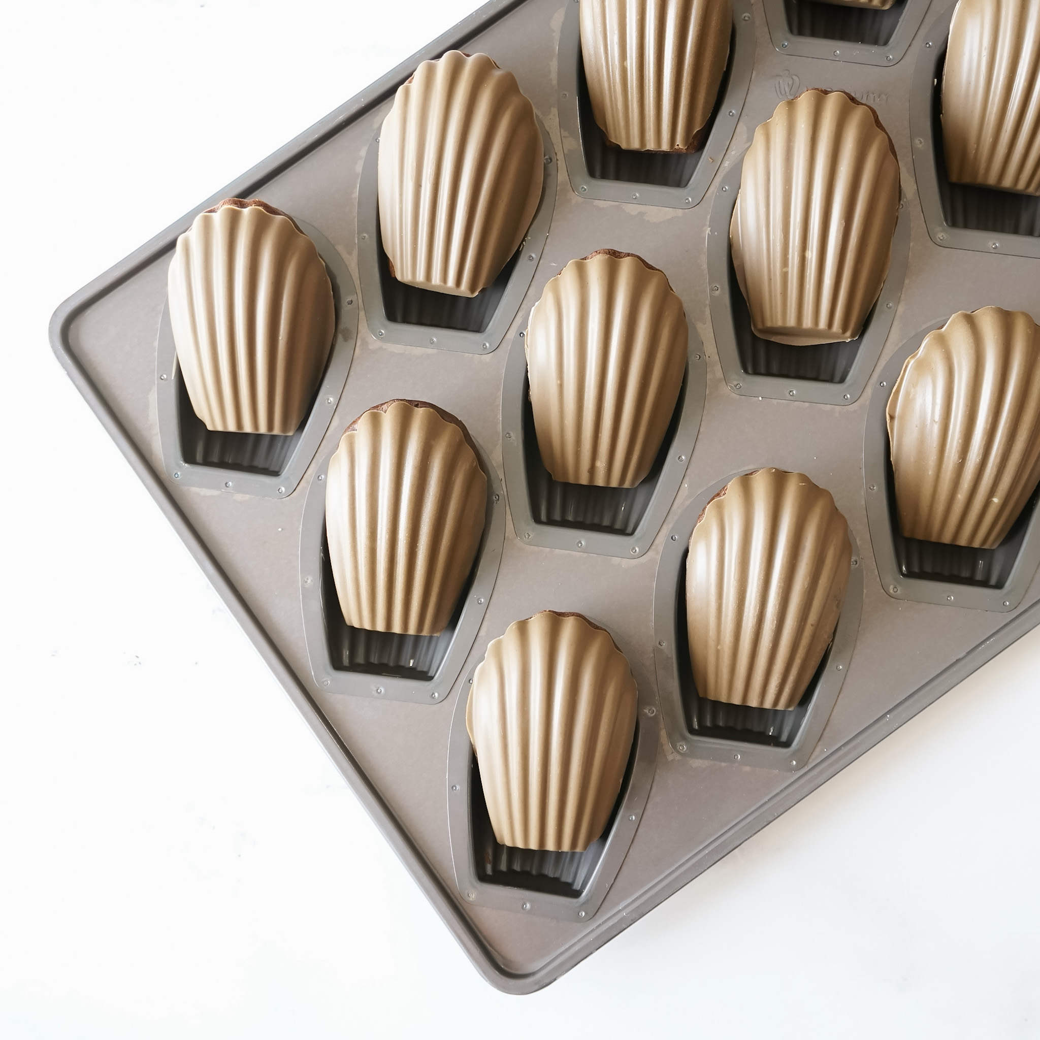woojung silicone coated madeleine pan