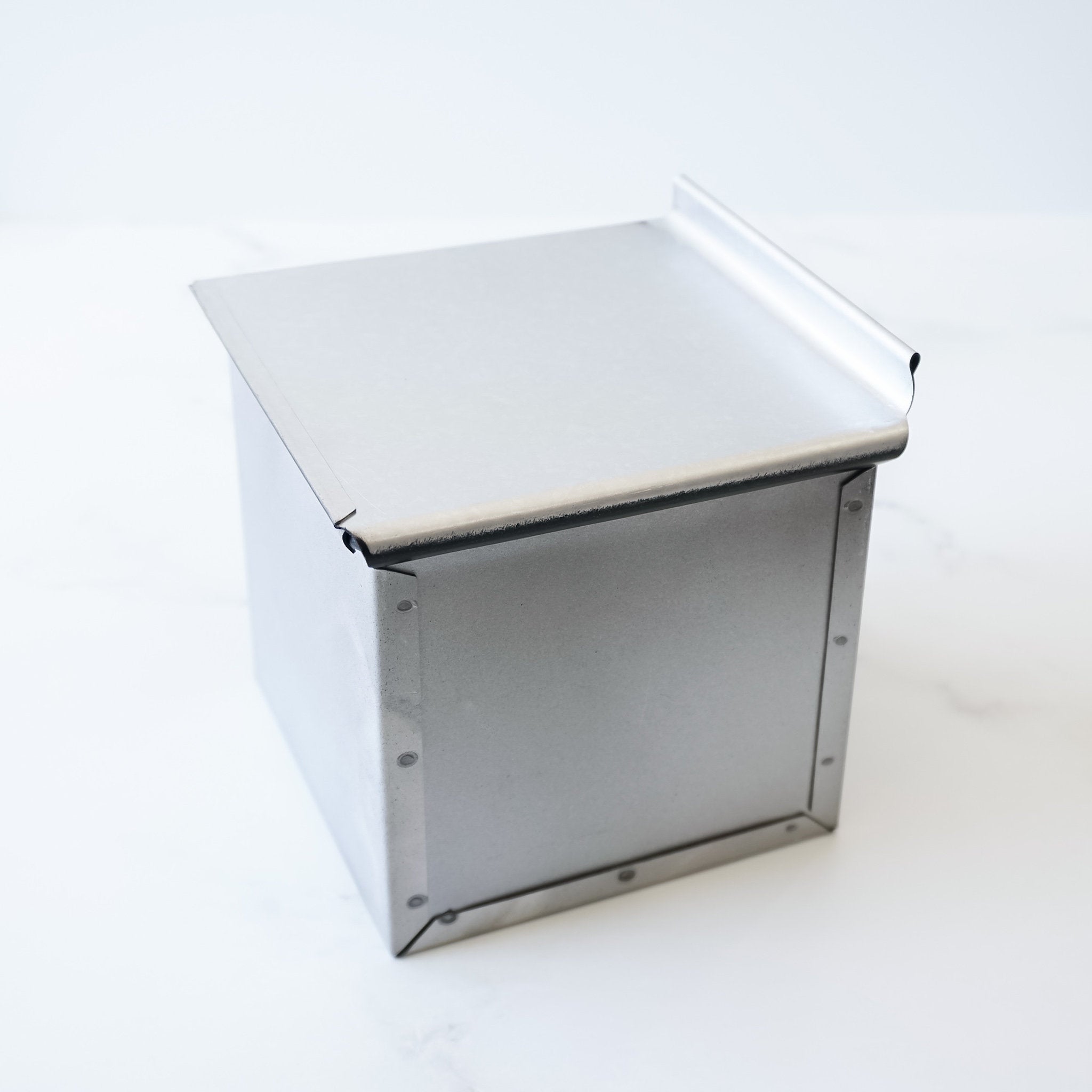 cube bread loaf pan with lid