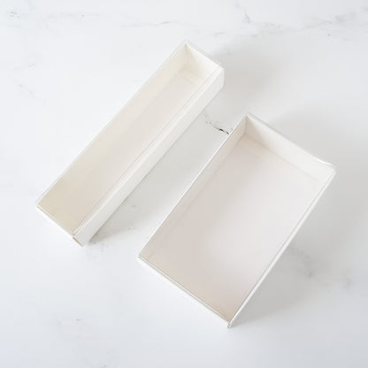 white bakery boxes with clear lids