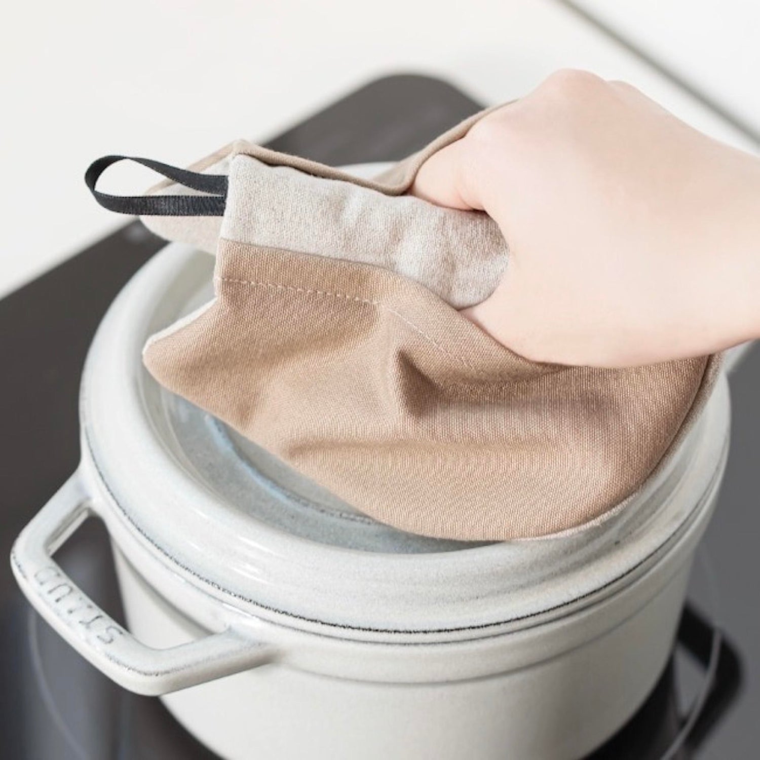 cat shaped potholder, oven mitt in beige