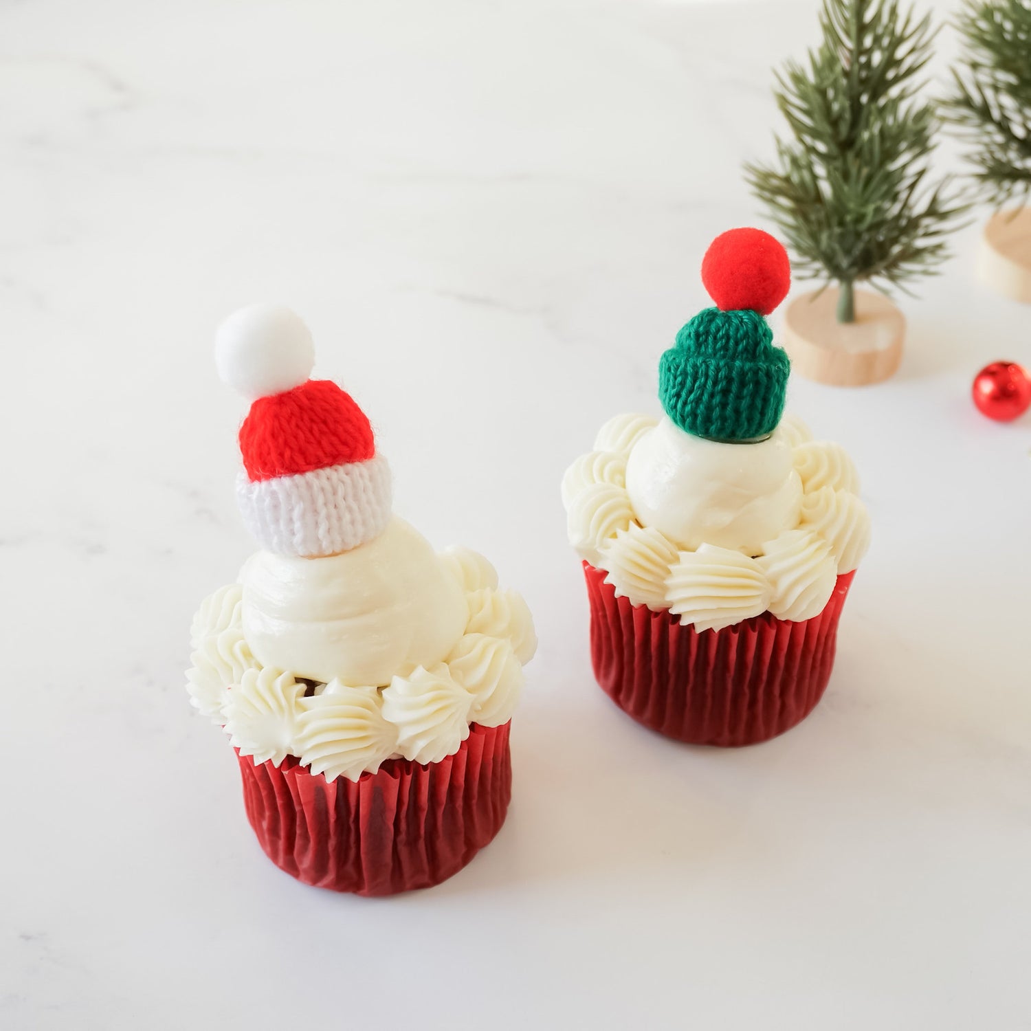 Christmas cake topper -  pom pom hat