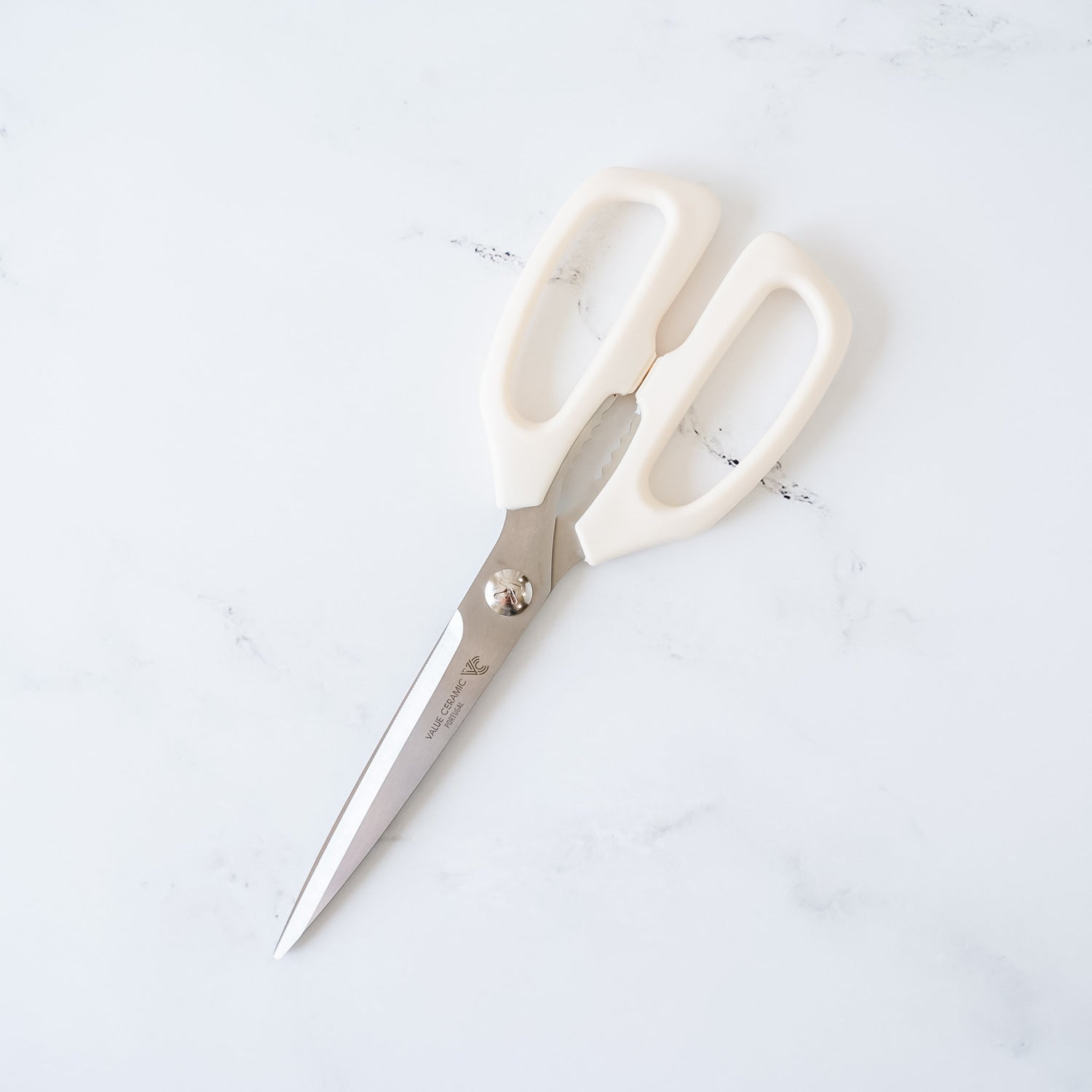 kitchen scissors in ivory