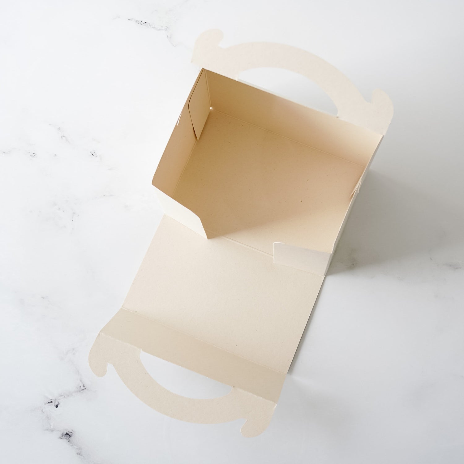 cake box in natural