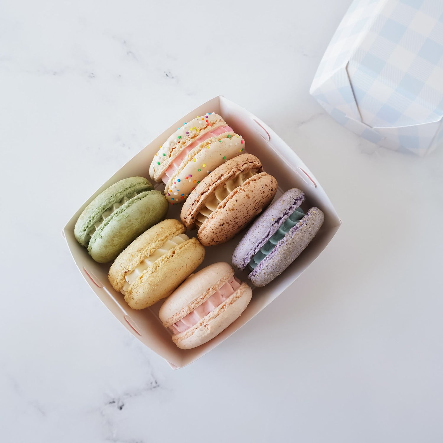 gingham paper food trays