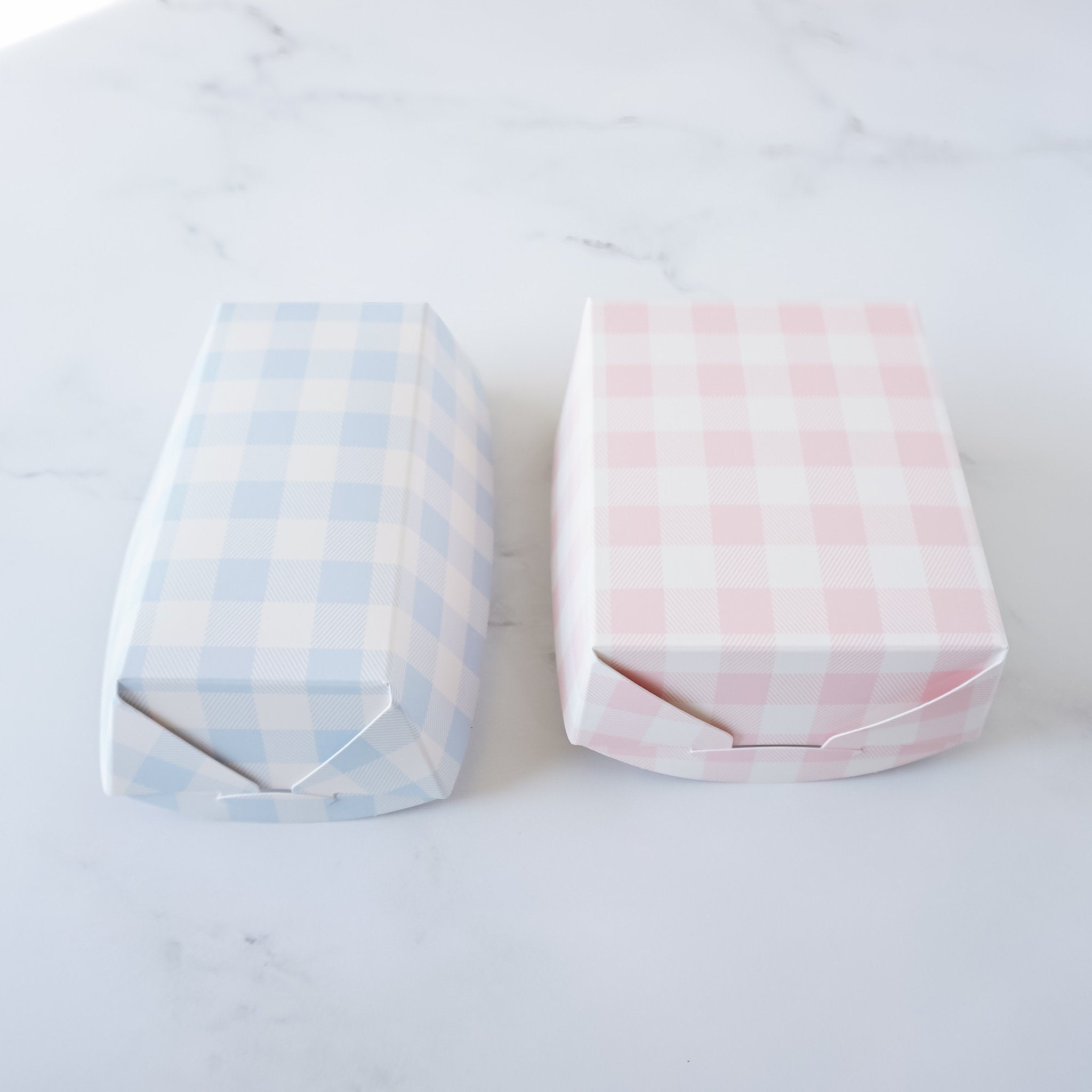 paper food trays in blue and pink