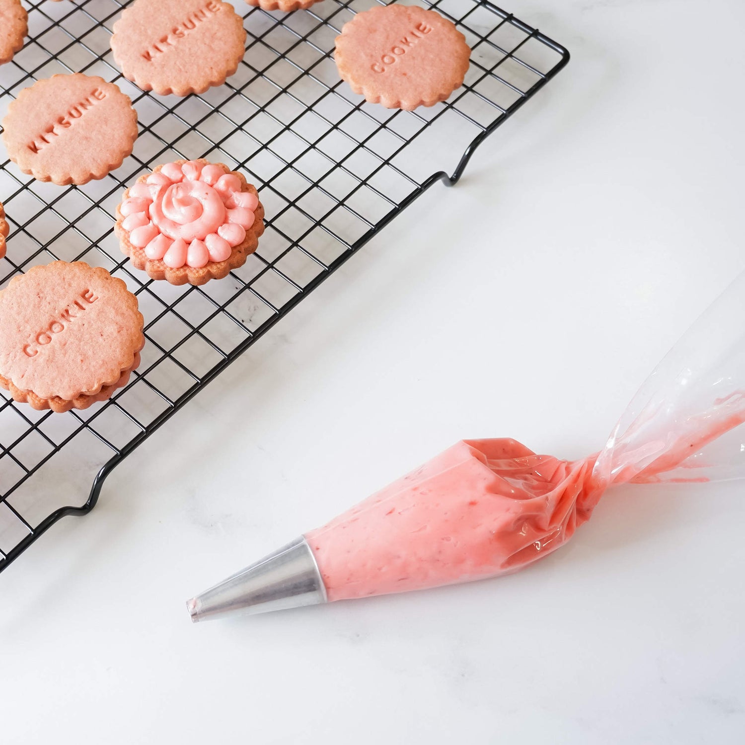 piping bag, piping tip, cookies