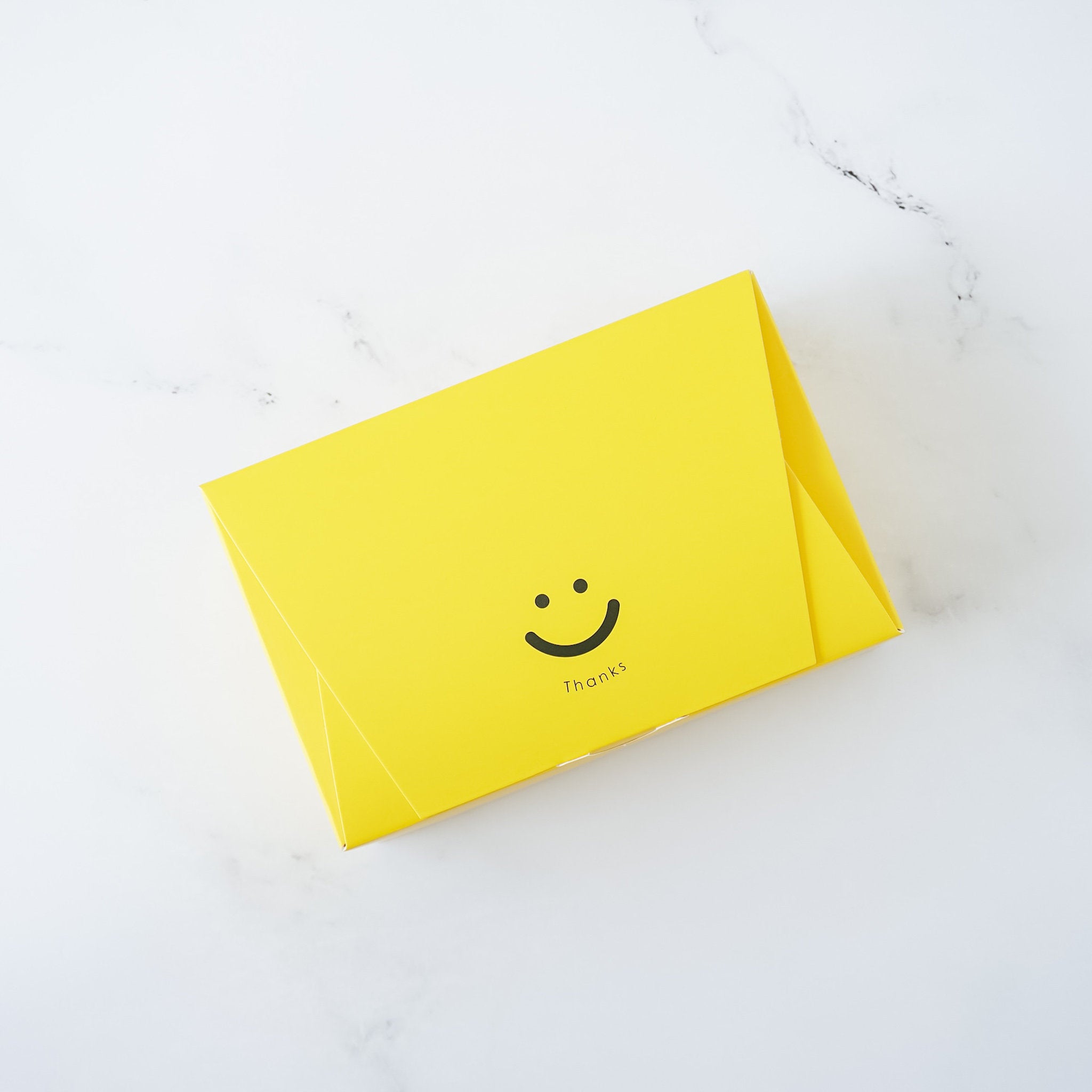 smile macaron box in yellow