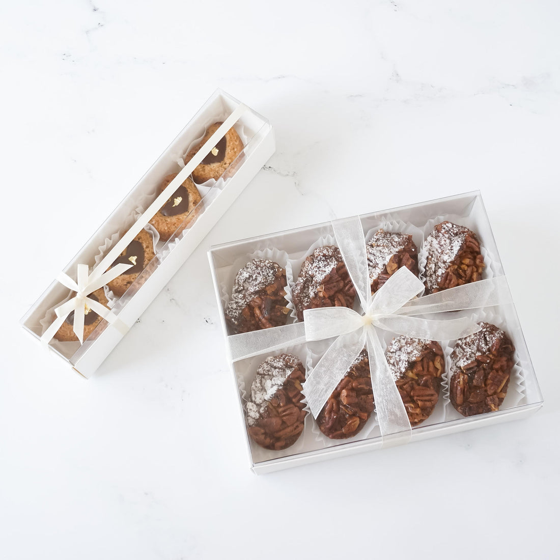 white macaron boxes with clear lids